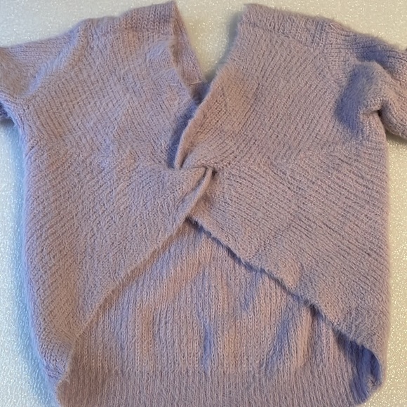 Soft mauve sweater with cross over in back pretty loose knit - Picture 8 of 8